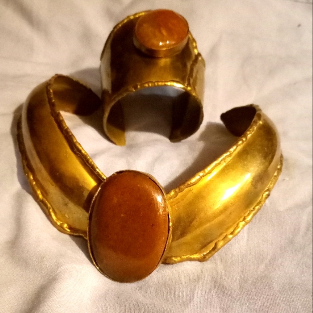 Necklace and bracelet set